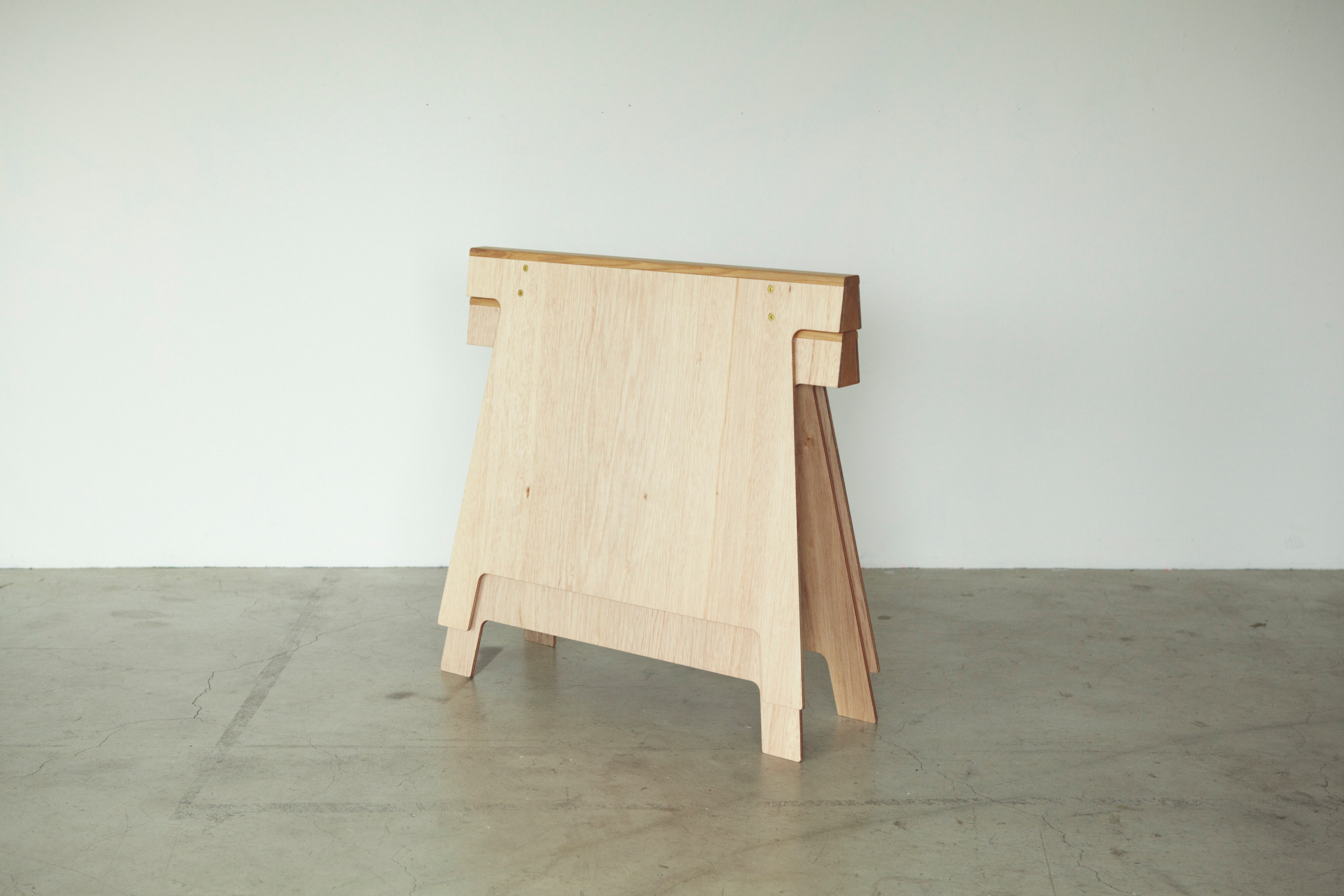 plywood pony   (プライウッドのポニー)