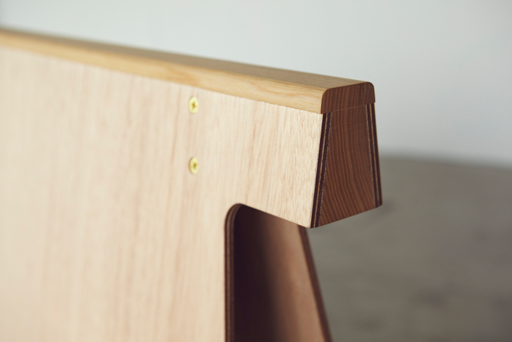 plywood pony   (プライウッドのポニー)