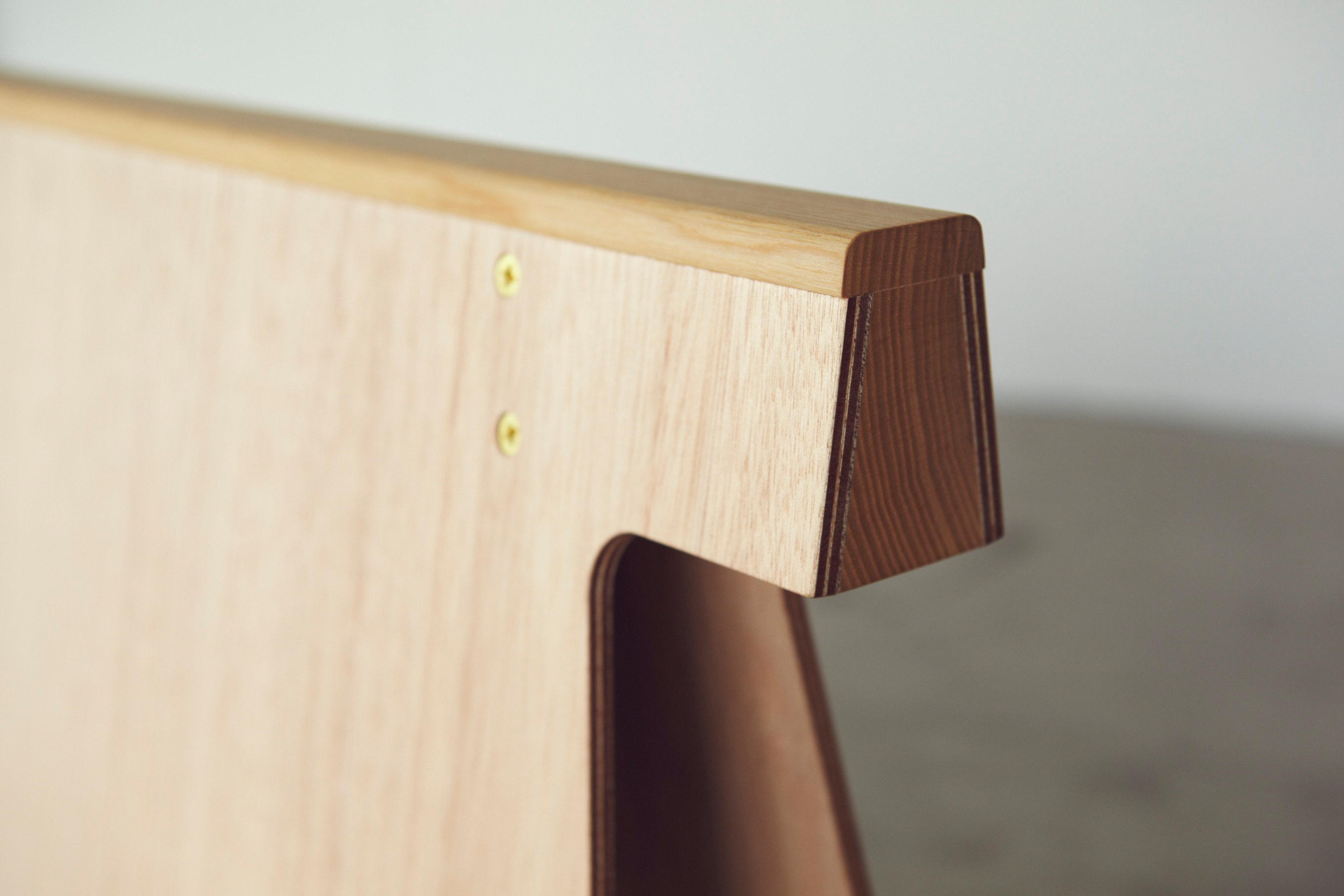plywood pony   (プライウッドのポニー)