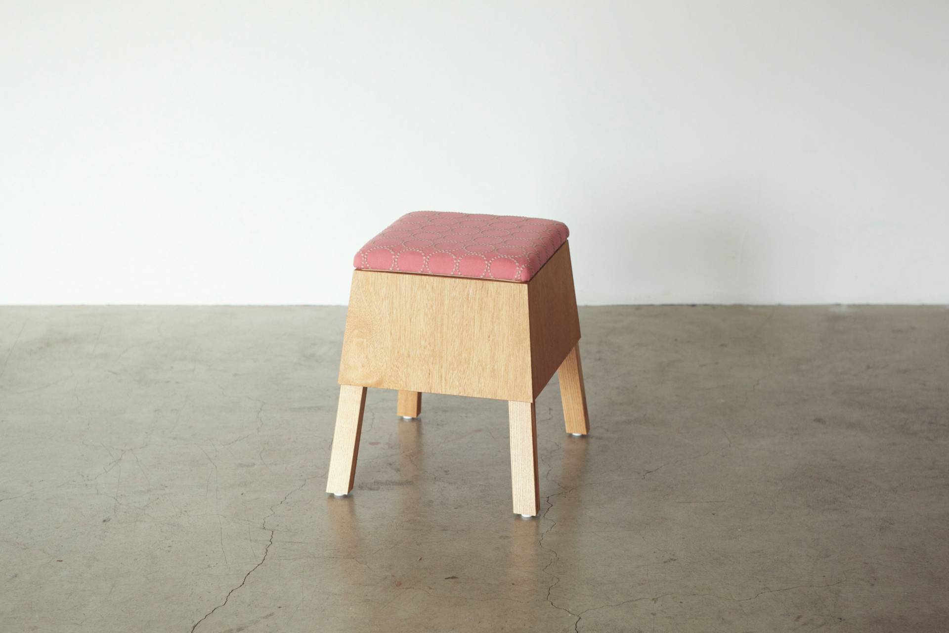 koloro-stool mina.ver (コロロスツール ミナ.ver) – 伊千呂オリジナル