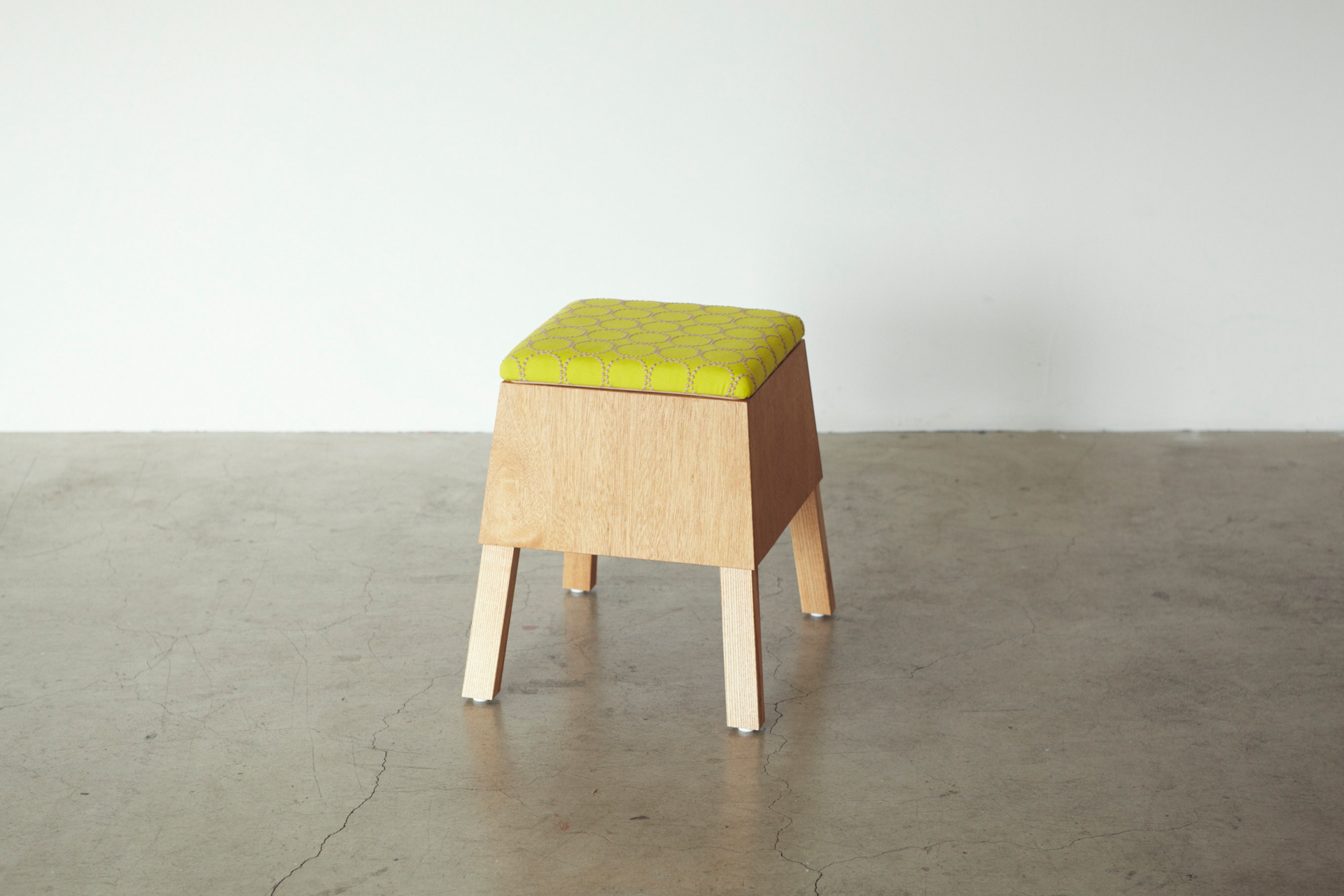 koloro-stool mina.ver (コロロスツール ミナ.ver) – 伊千呂オリジナル